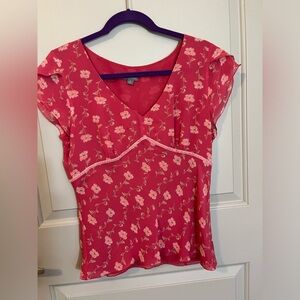 Feminine fluttery top